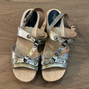 Swedish Hasbeens gold/silver sandals